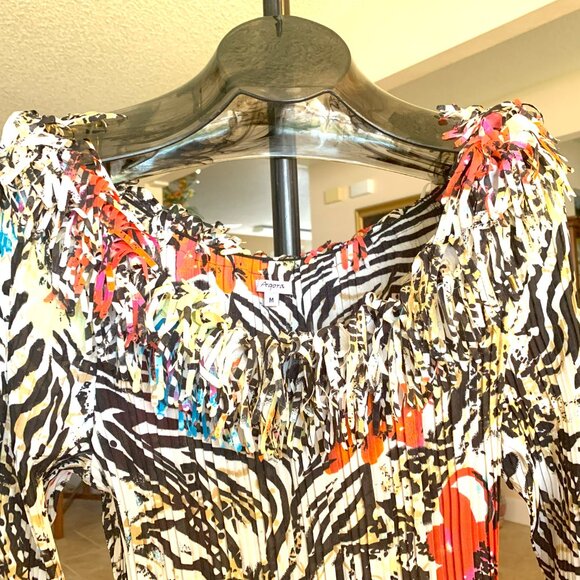 NWOT Agora Floral Pleated Party Top with Fringed Neckling and Sleeves size Med - Picture 3 of 8